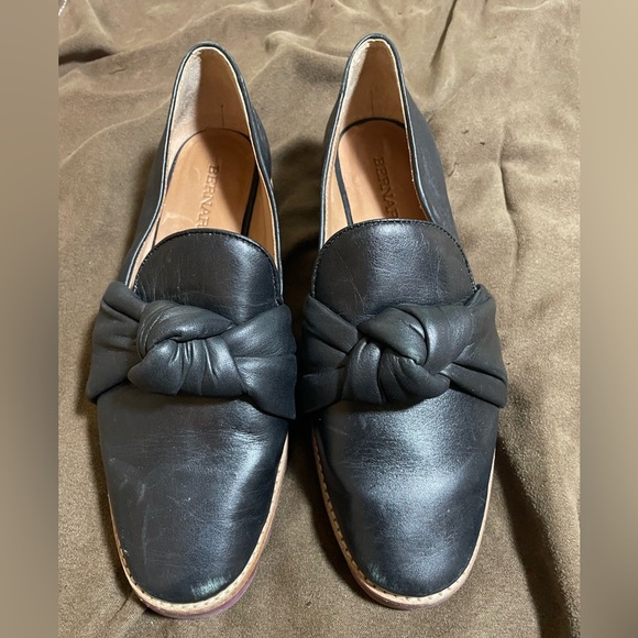 Bernardo Shoes - Bernardo black Leather Slip-On loafers 6.5 M